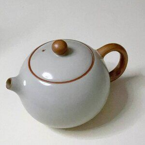 Minimal Ceramic Teapot in Soft Celadon Green
